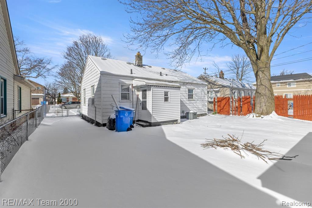 5876 KINMORE Street, Dearborn Heights, MI 48127 — Photo 25