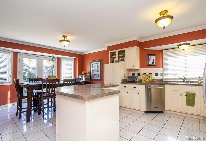48428 Estera Drive, Utica, MI 48315 — Photo 16