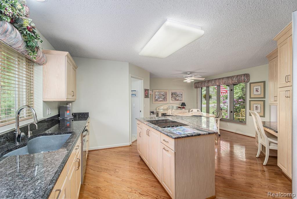 4825 Mirror Lake Drive, West Bloomfield, MI 48323 — Photo 13
