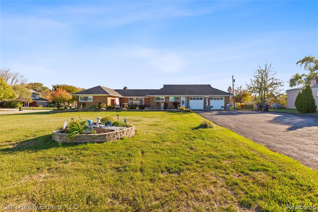 5072 15 Mile Road, Sterling Heights, MI 48310 — Photo 2