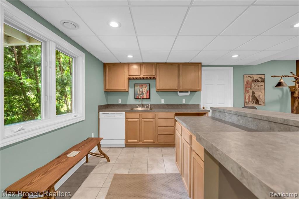 7015 Scenic Ridge Drive, Clarkston, MI — Photo 39