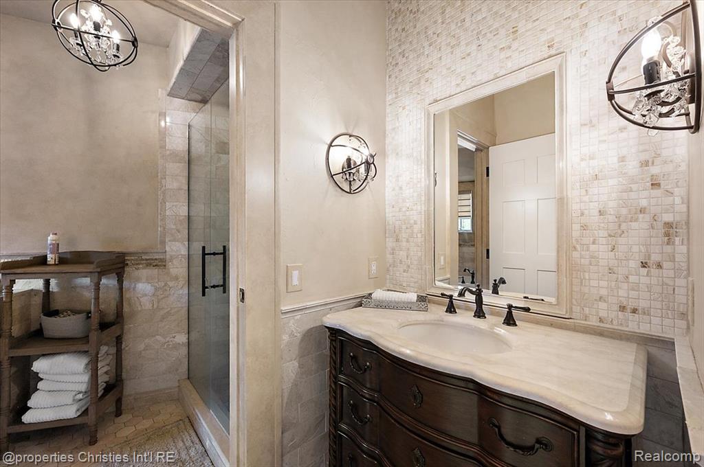 3701 Northwood, West Bloomfield, MI, 48324