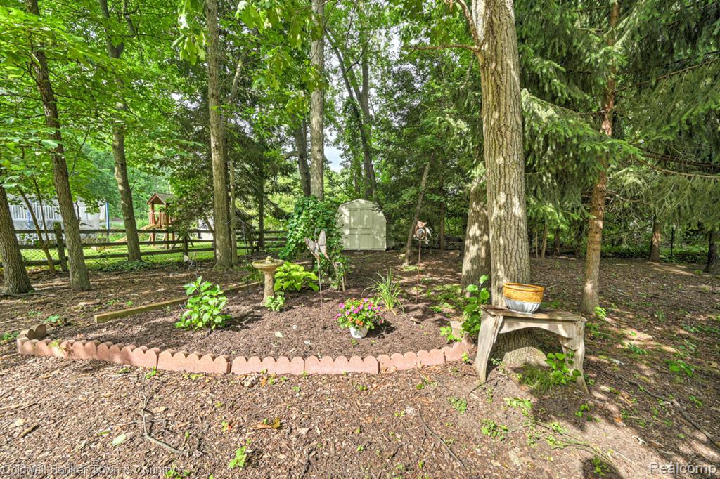 978 Oak Ridge Circle, Brighton, MI 48116 — Photo 40