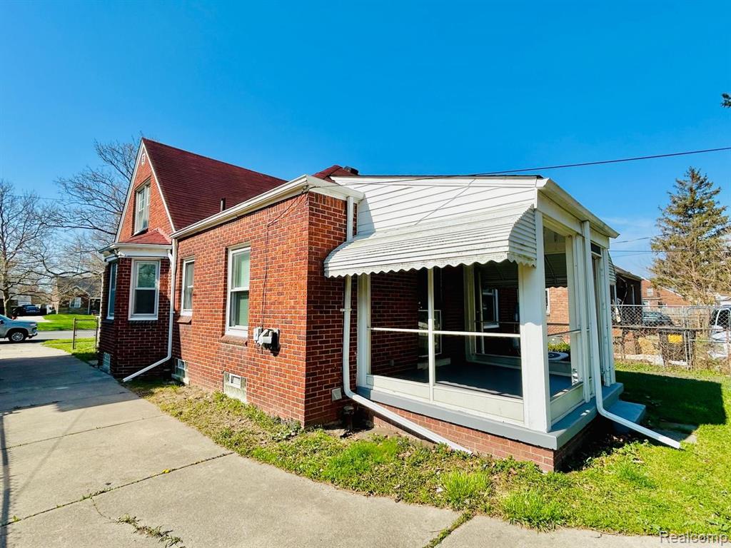 9571 E OUTER Drive, Detroit, MI 48213 — Photo 7