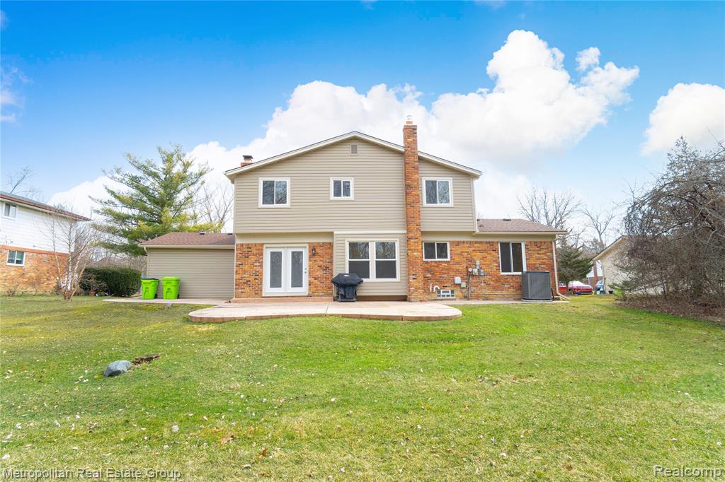 6364 Pinecroft Drive, West Bloomfield, MI — Photo 2