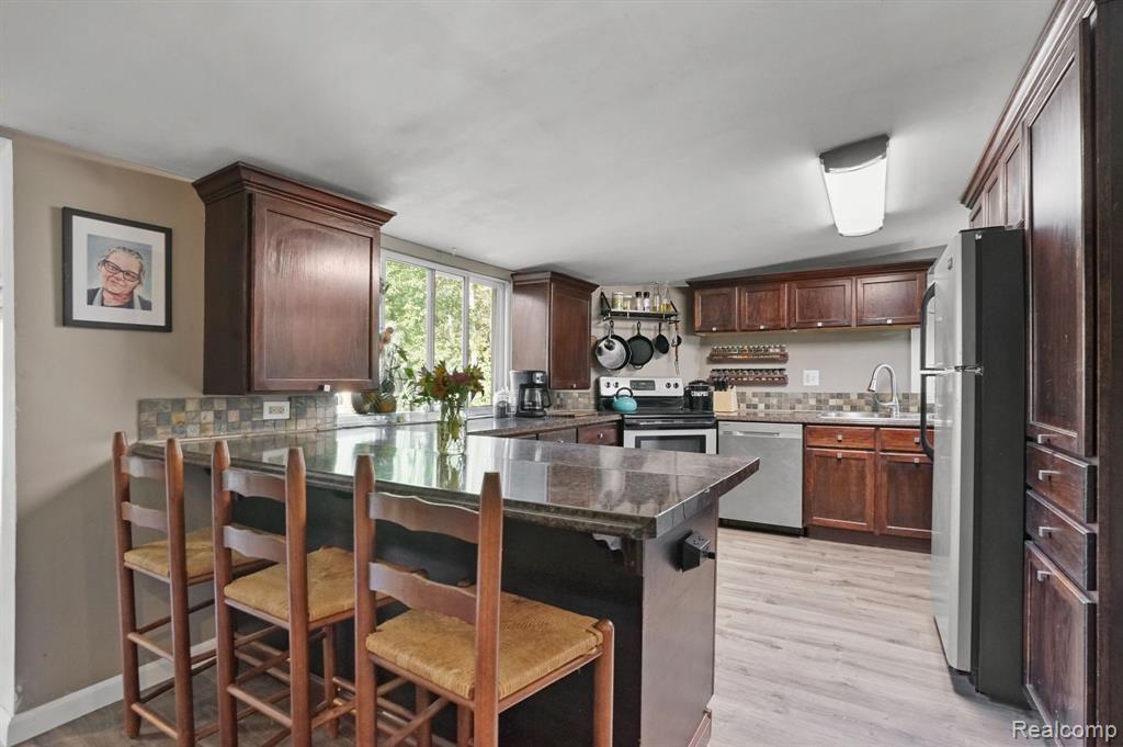 81 N EAGAN Drive, Lake Orion, MI 48362 — Photo 2