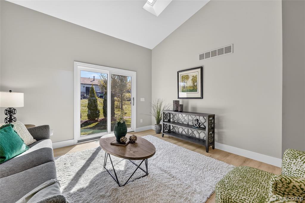61019 Evergreen Court, South Lyon, MI 48178 — Photo 3