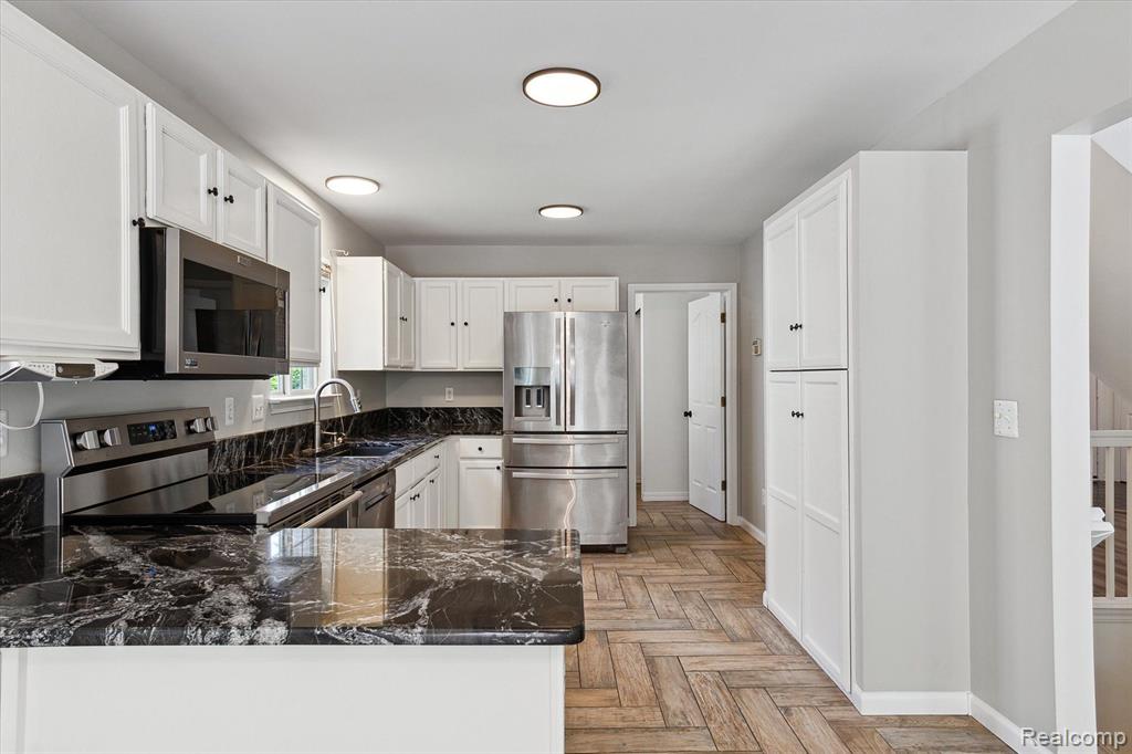 5496 MICHAEL Drive, Ypsilanti, MI 48197 — Photo 16