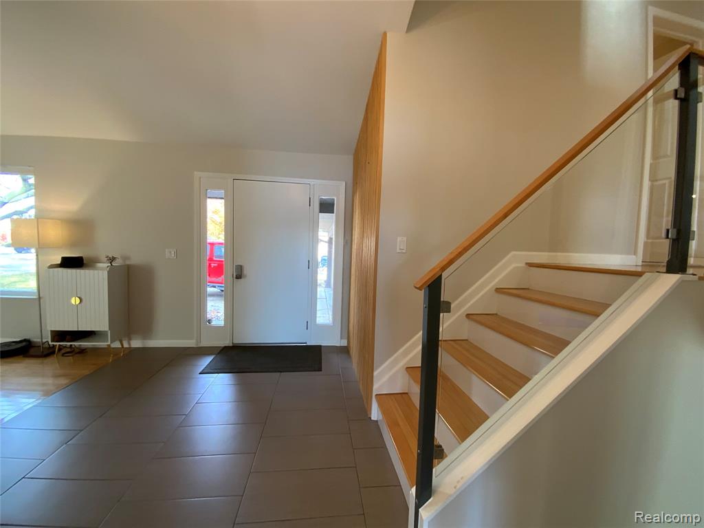6749 Little Creek Drive, Troy, MI 48085 — Photo 24