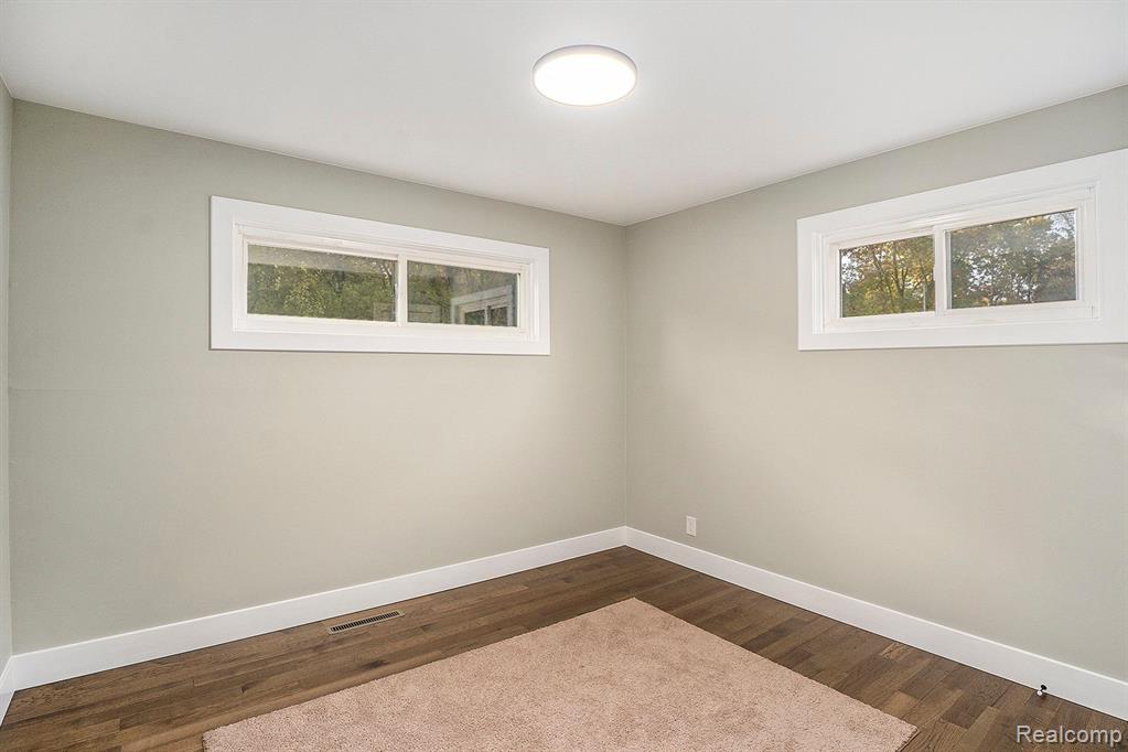 441 CLAYBURN Boulevard, Waterford, MI 48327 — Photo 11
