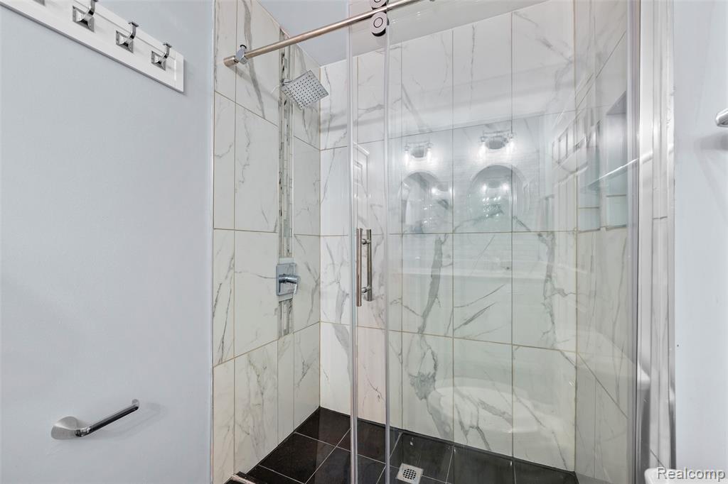 4476 Woodcliff Court, Rochester, MI 48306 — Photo 40
