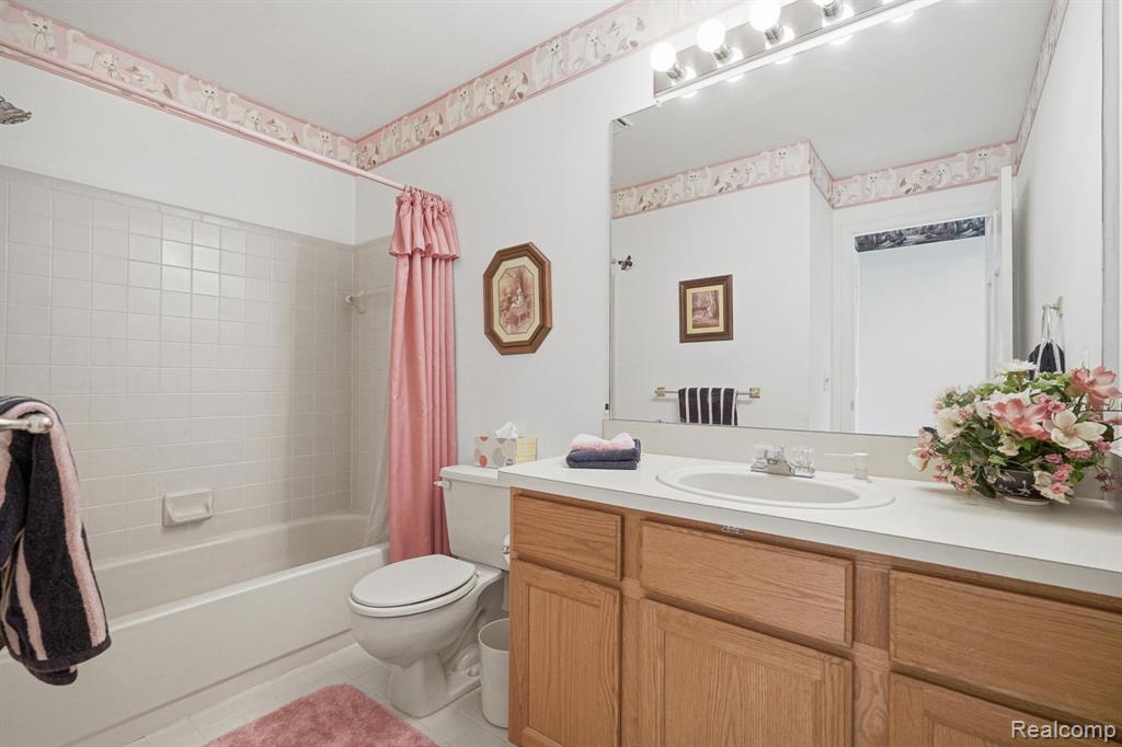 42626 Christina Drive, Sterling Heights, MI 48313 — Photo 38