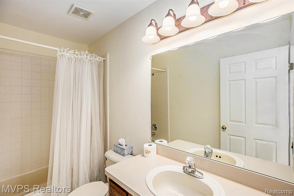 42640 Park Cresent Drive, Sterling Heights, MI 48313 — Photo 19