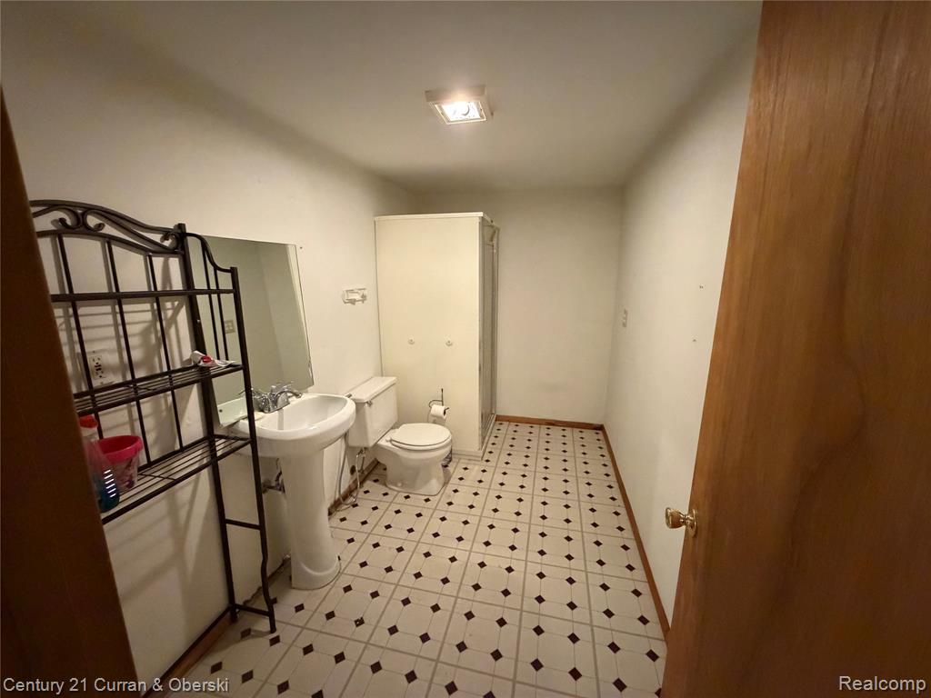 5715 N Gulley Road, Dearborn Heights, MI 48127 — Photo 10