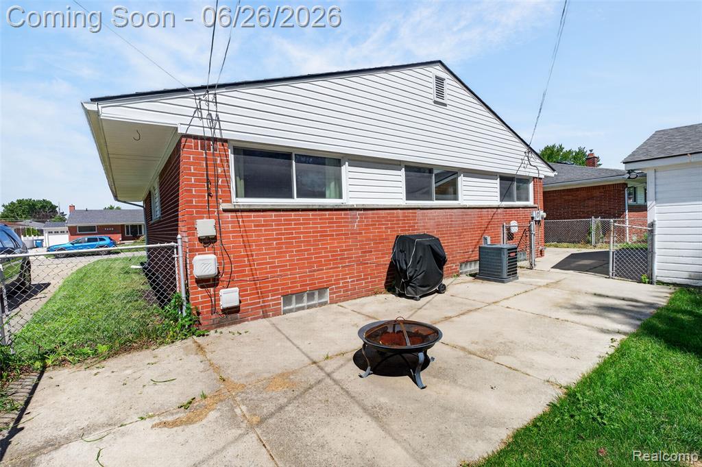 7660 Louise Court, Westland, MI — Photo 38