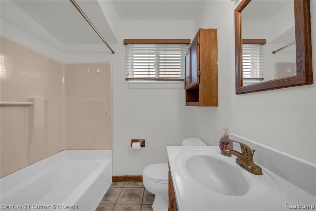 18616 Koester Street, Riverview, MI 48193 — Photo 10