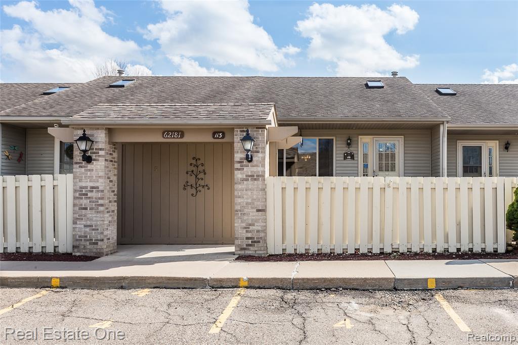 62181 ARLINGTON CIRCLE, 4, South Lyon, MI 48178