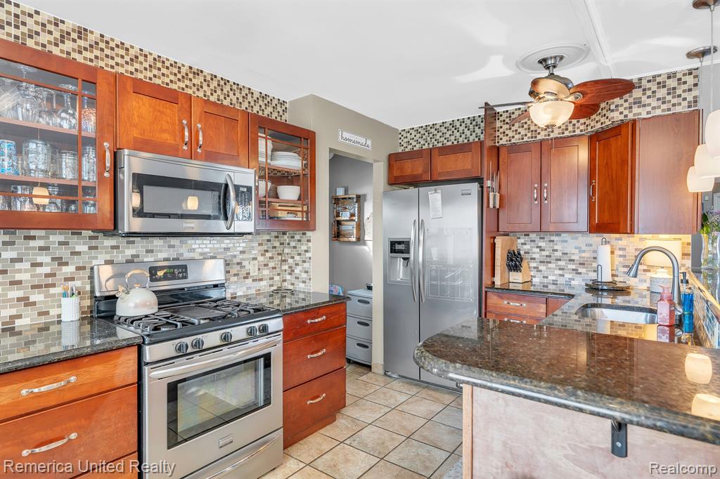 8906 E DEBORAH, Livonia, MI 48150 — Photo 10