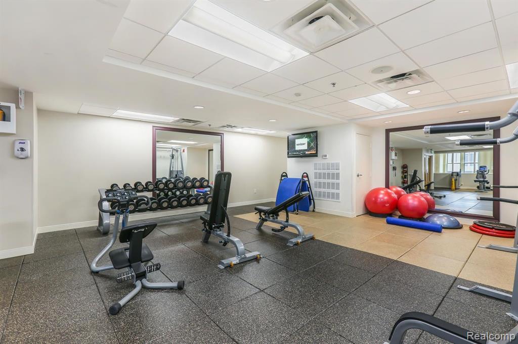 525 W Lafayette Boulevard, 14D, Detroit, MI 48226 — Photo 41
