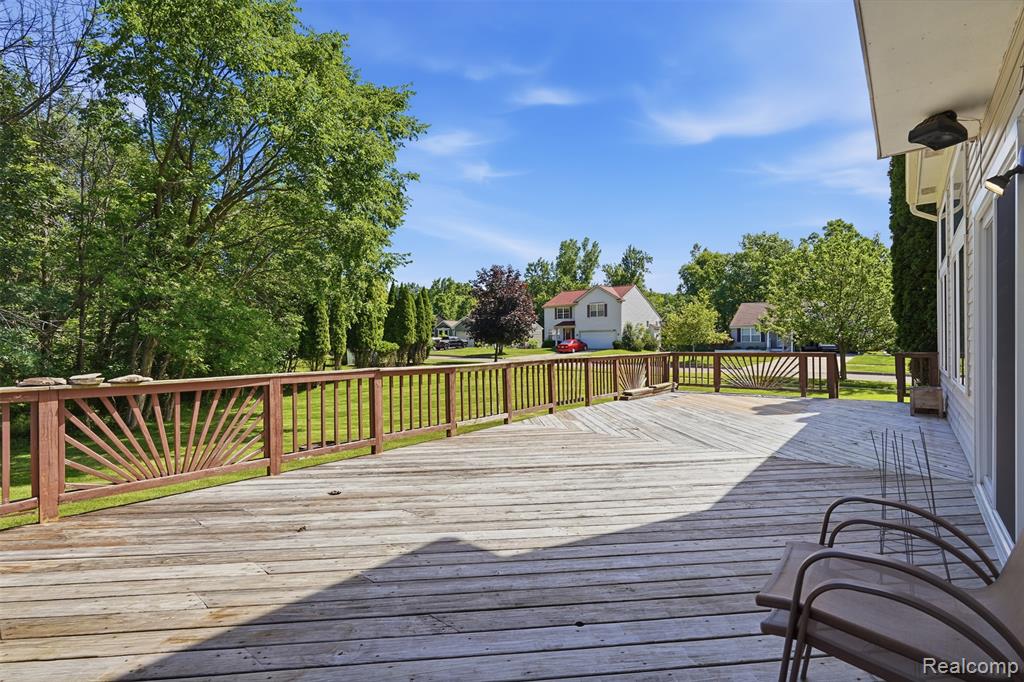 1099 Carriage Hill Drive, Fenton, MI 48430 — Photo 31