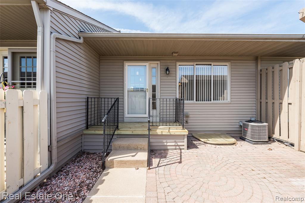 61726 VALLEY FORGE, South Lyon, MI 48178 — Photo 4