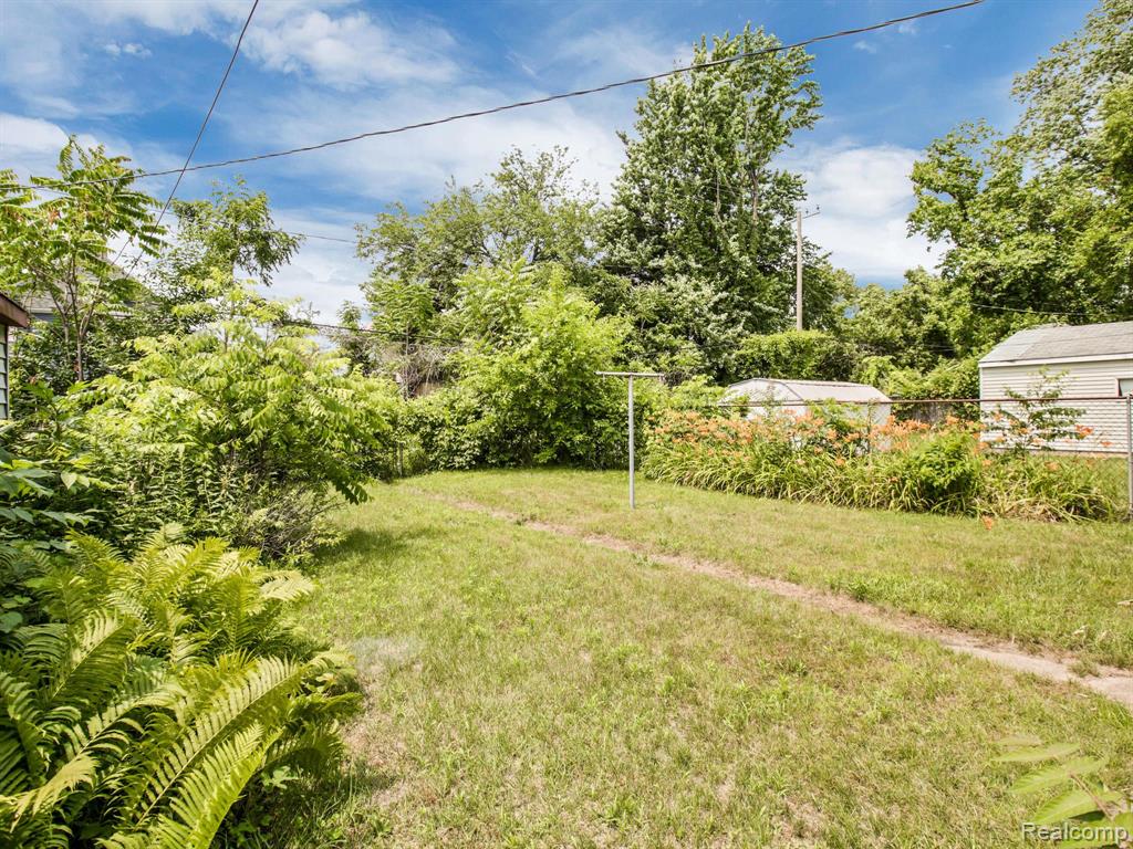 2511 SEYBURN Street, Detroit, MI 48214 — Photo 16