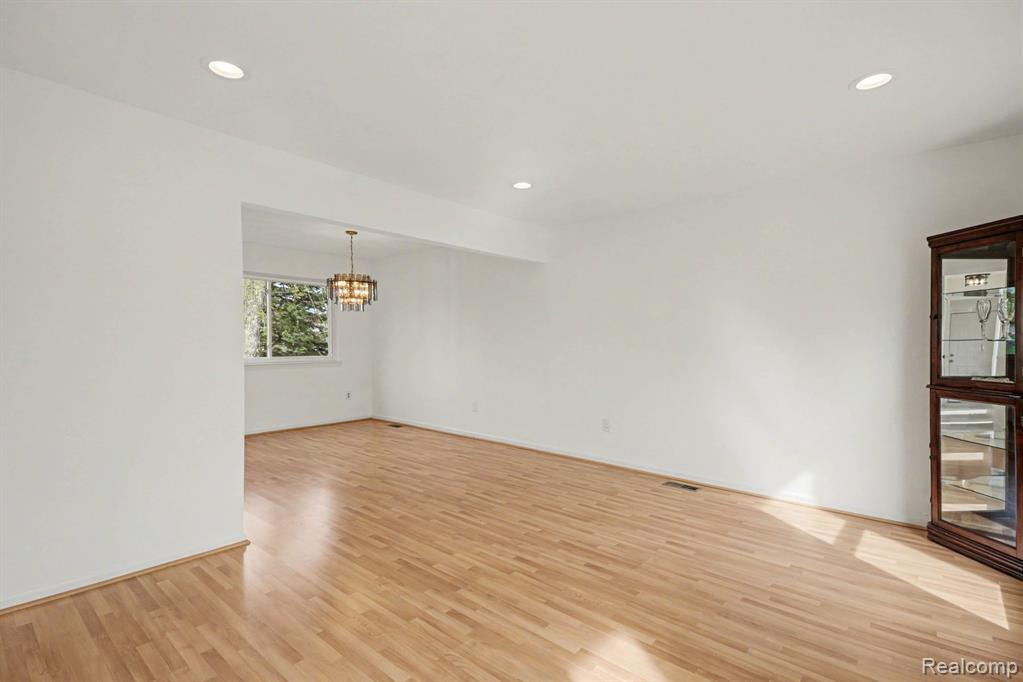 5040 Patrick Road, West Bloomfield, MI — Photo 4