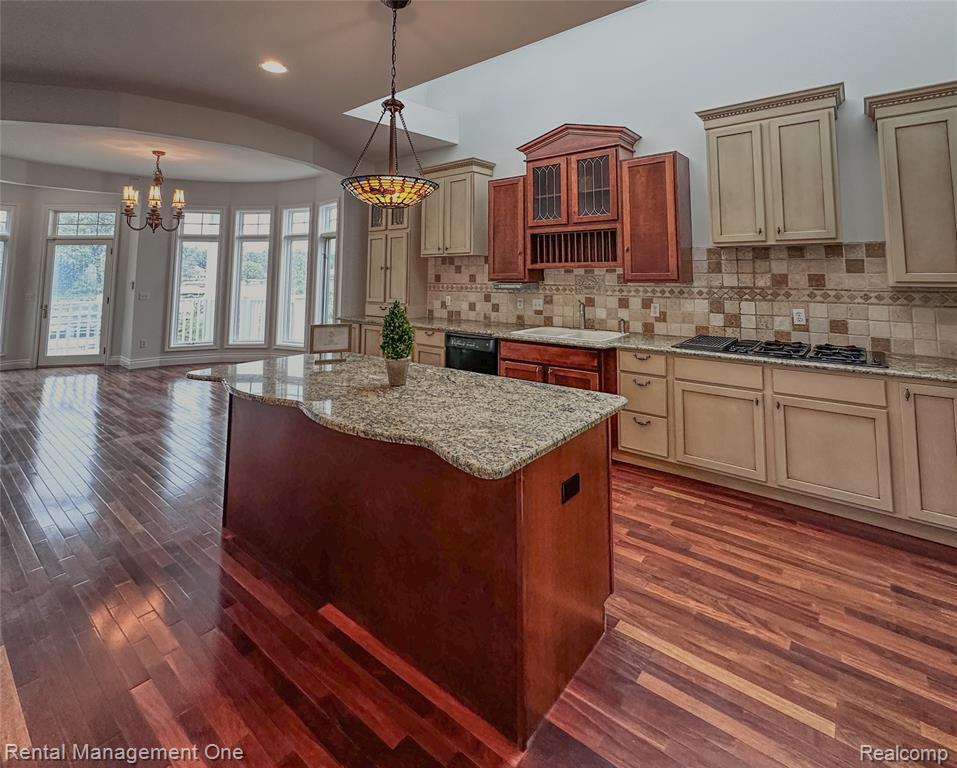 5742 PUTNAM Drive, West Bloomfield, MI 48323 — Photo 18