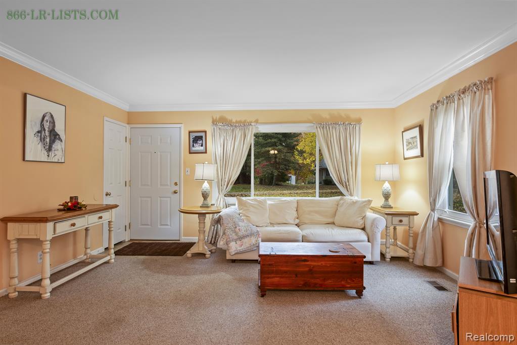 566 BAGLEY Street, Lake Orion, MI 48362 — Photo 5