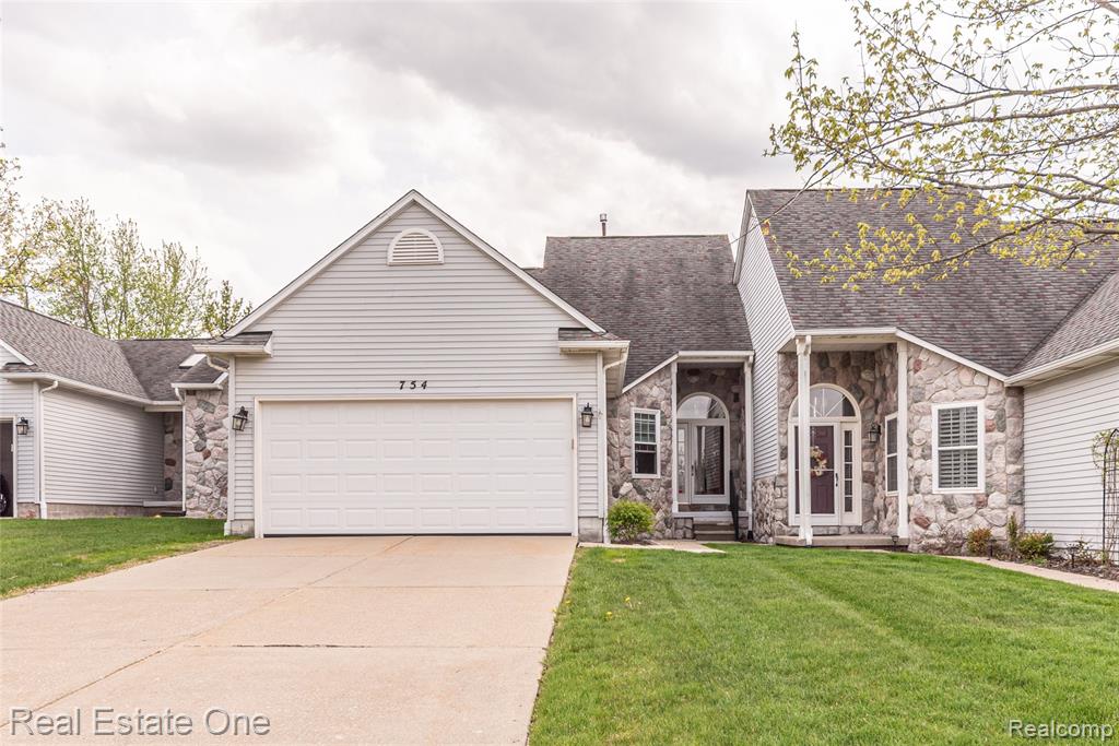 754 Challenging Trail, South Lyon, MI 48178 — front exterior