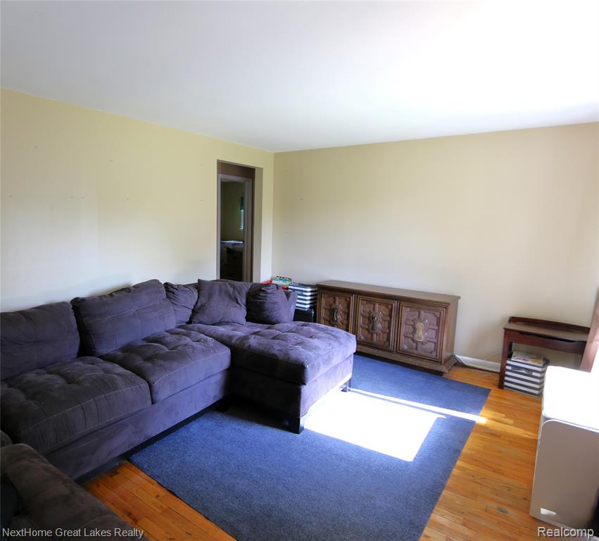 5389 Robin Drive, Grand Blanc, MI 48439 — Photo 2
