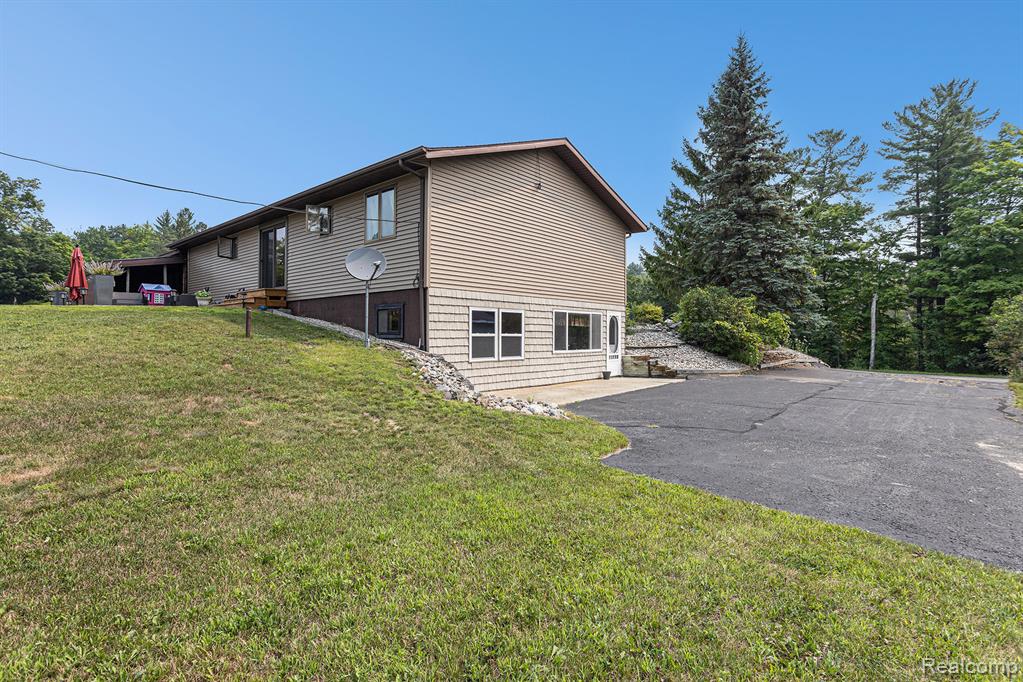 808 S Dow Road, MI 48661 — Photo 44