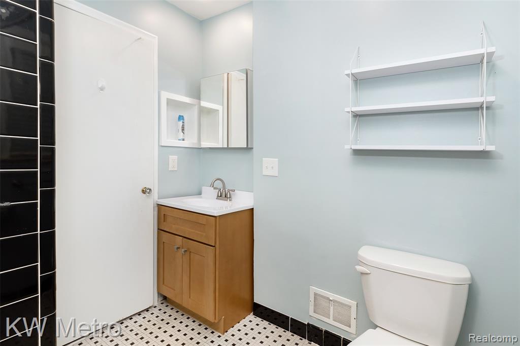 936 E Katherine Avenue, Madison Heights, MI 48071 — Photo 22
