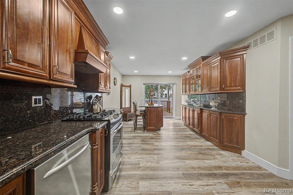 816 N Beech Daly Road, Dearborn Heights, MI 48127 — Photo 13