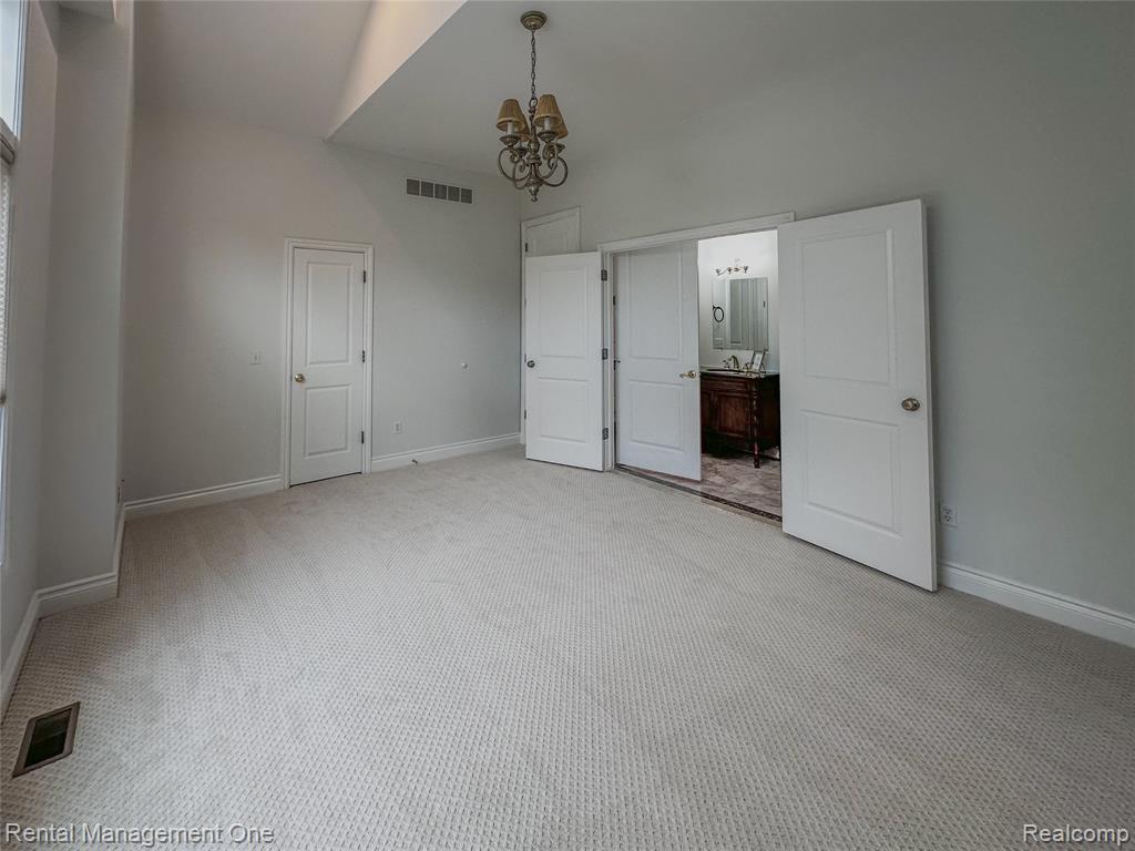 5742 PUTNAM Drive, West Bloomfield, MI 48323 — Photo 12