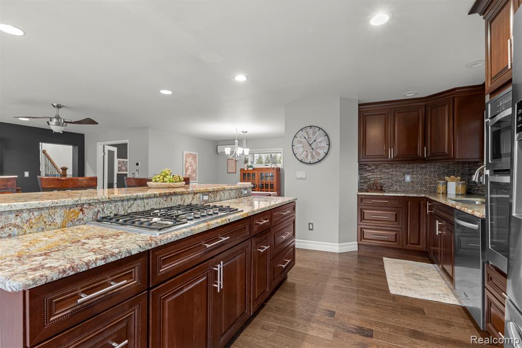 45401 W 9 Mile Road, Novi, MI — Photo 12