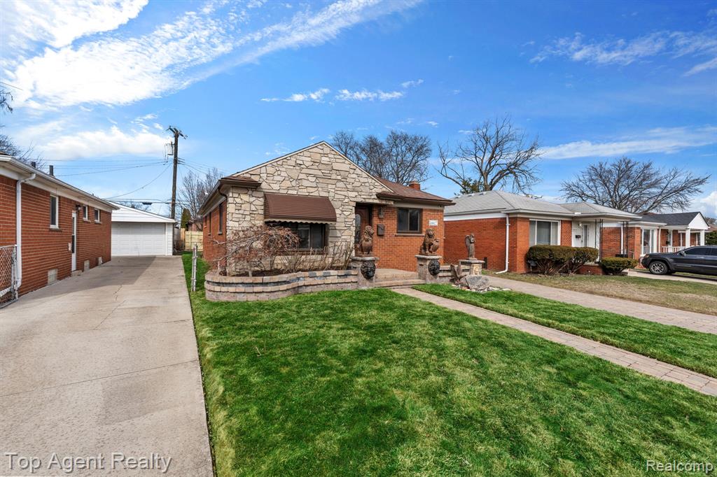 18027 Curtain Avenue, Eastpointe, MI 48021 — Photo 42