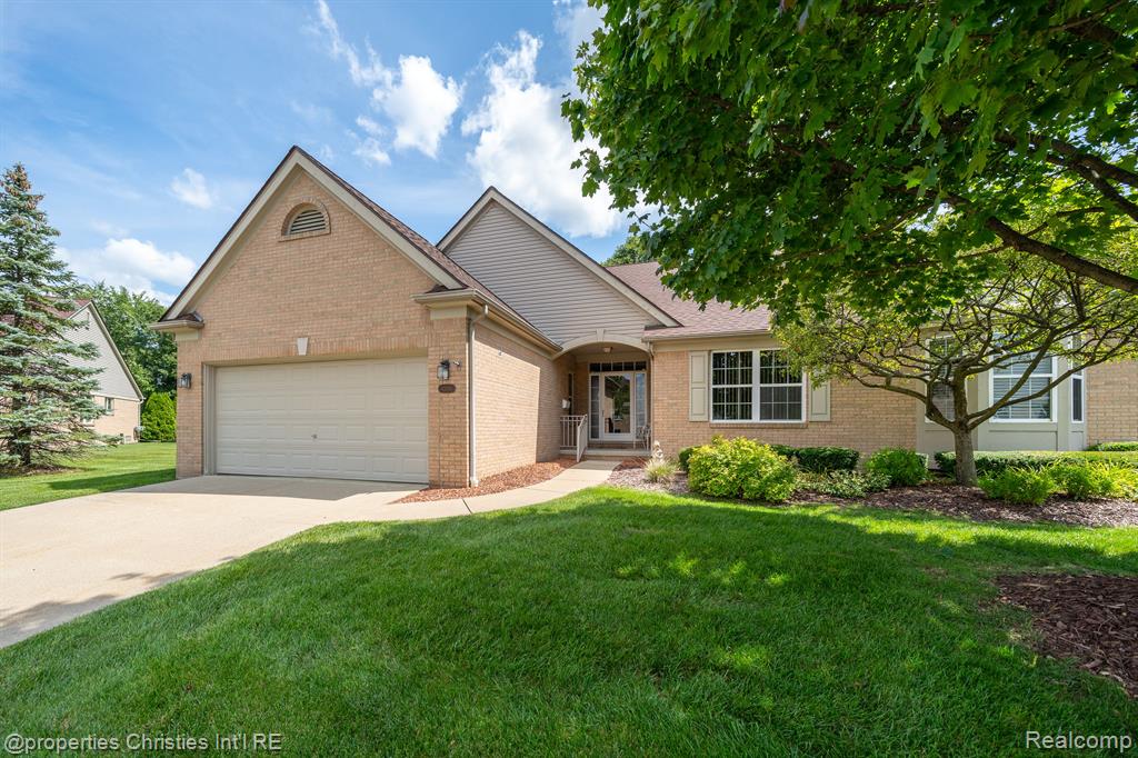 43450 COVE Drive, Clinton Twp, MI 48038 — Photo 2