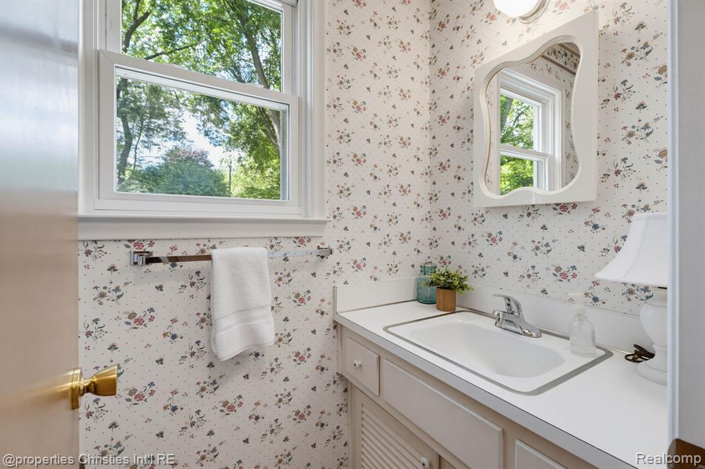 5600 Woodwind Drive, Bloomfield Hills, MI 48301 — Photo 17