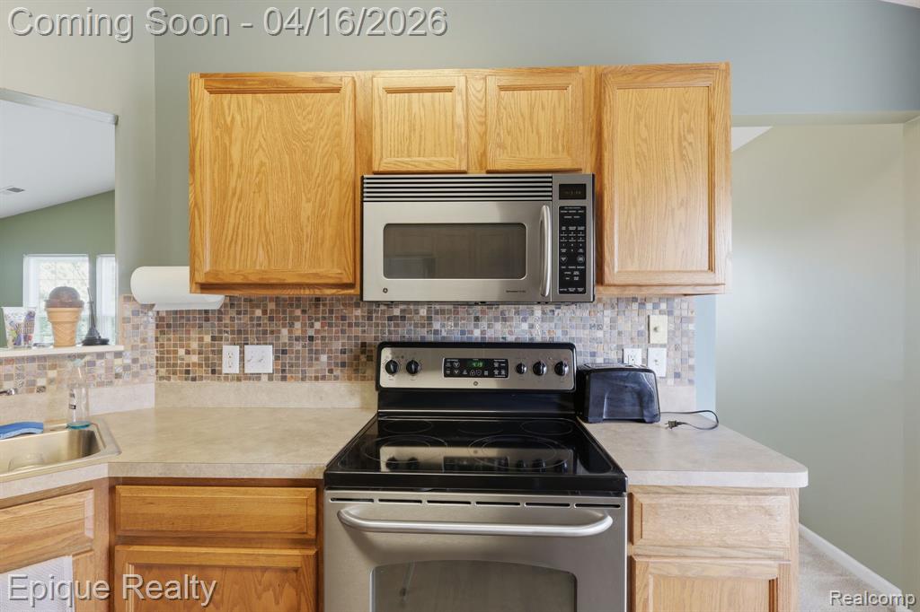26625 Kirkway Circle, Woodhaven, MI 48183 — Photo 9