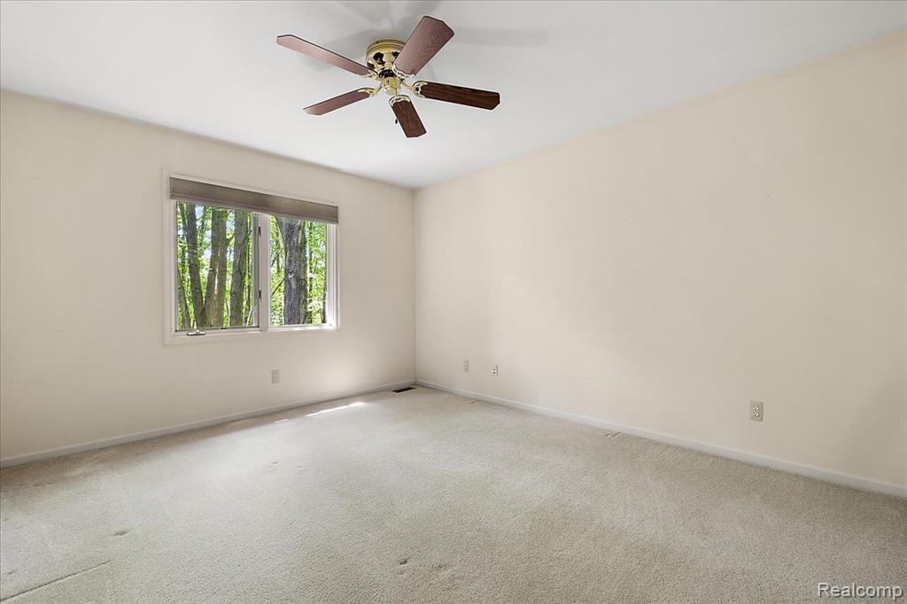 53629 WAYBURN Court, Utica, MI 48315 — Photo 37
