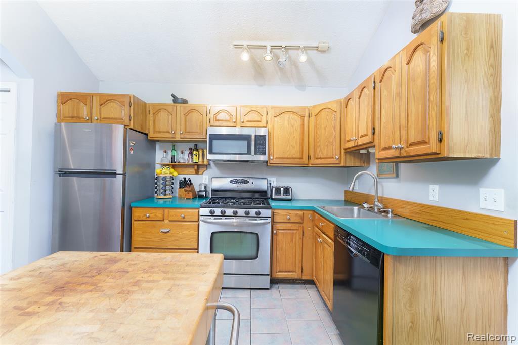 6304 Appleton Drive, Brighton, MI 48116 — Photo 9