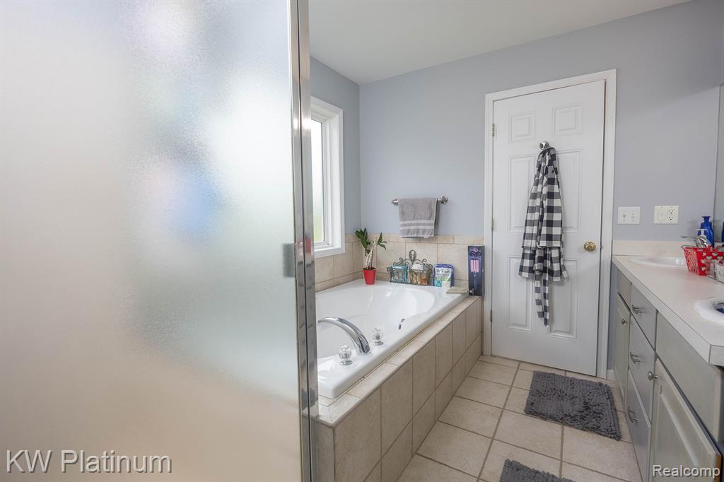 3167 Blackheath Court, Port Huron, MI 48060 — Photo 17