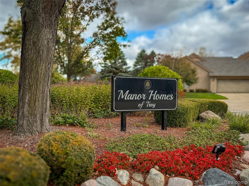 5893 Dawn Ridge Drive, Troy, MI 48098 — Photo 31