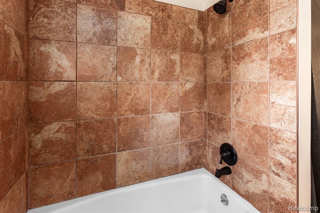 18230 RAINBOW Drive, Lathrup Village, MI 48076 — Photo 22