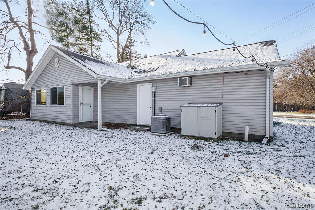 5810 ROCKCROFT Boulevard, Clarkston, MI — Photo 17