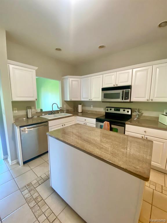8095 Woodstone Court, Grand Blanc, MI 48439 — Photo 8