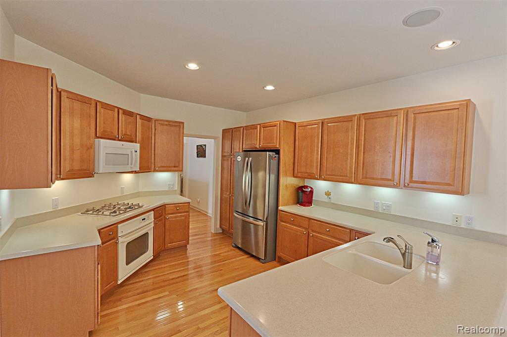 16418 Cypress Court, 54, Northville, MI 48168 — Photo 17