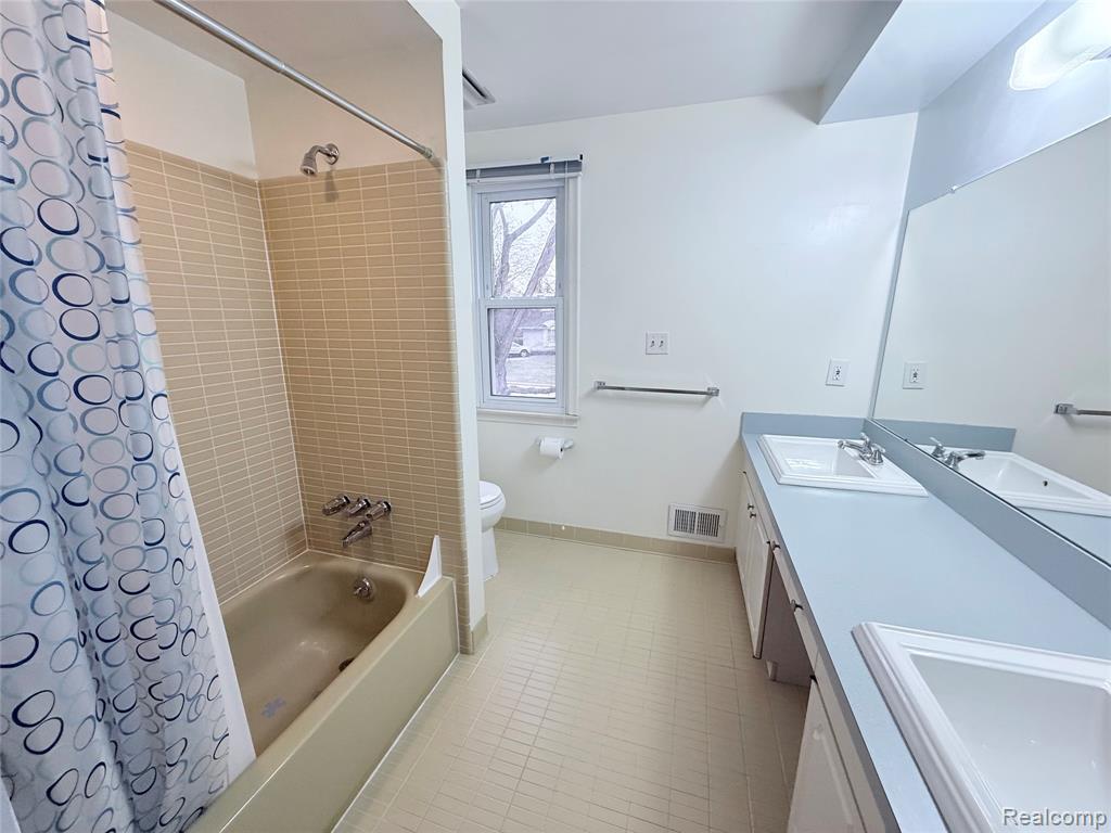 21660 Riverview Drive, Beverly Hills, MI 48025 — Photo 26