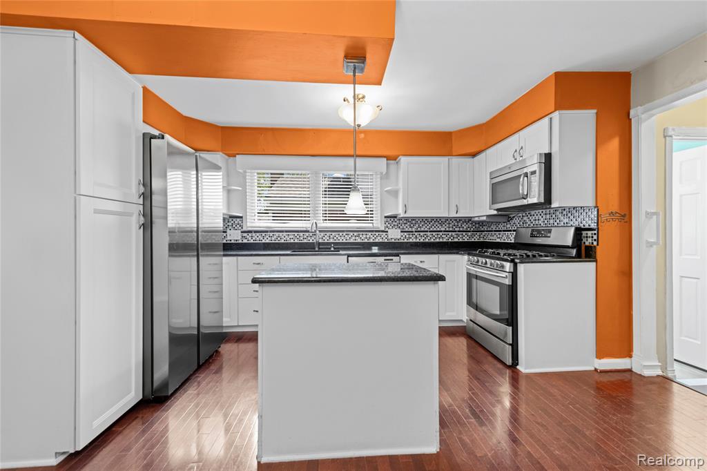22356 Woodstock Court, Woodhaven, MI 48183 — Photo 12